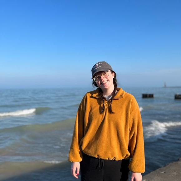 Meet your Posher, Courtney - Picture 1 of 1